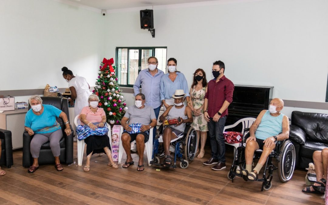 Lar do Vovô Albano recebe doações da campanha Natal solidário realizada pela Sanchez & Sanchez